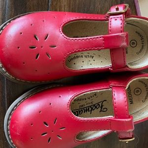 Toddler 9 Mary Jane leather like new